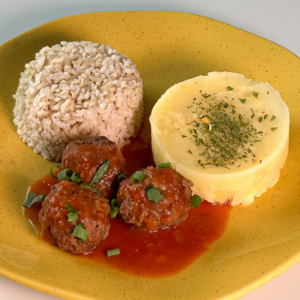 Almôndegas de carne ao sugo com purê de batata e arroz integral (300g)