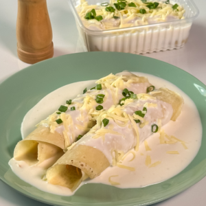 Panqueca de frango com molho branco e queijo (300g)