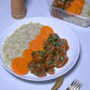 Arroz de couve-flor com carne de panela (300g low carb)