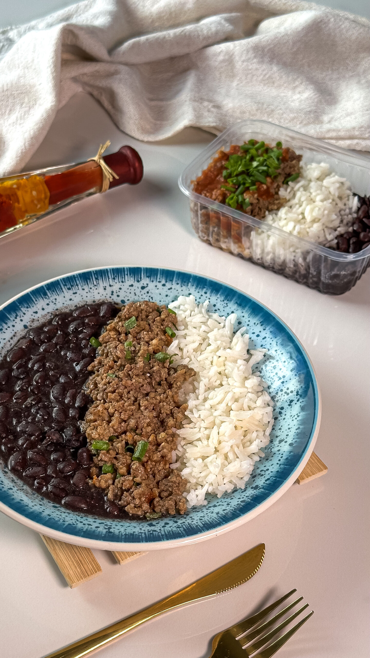 Arroz branco com feijão e carne moída (300g)