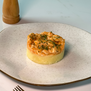 Batata Inglesa recheada com strogonoff de frango (300g)