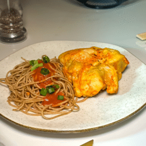 Espaguete integral com filé de sobrecoxa (400g)