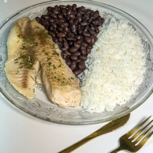 Tilápia com arroz e feijão 300g