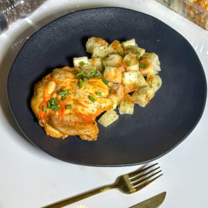 Aipim com filé de sobrecoxa e cenoura 400g